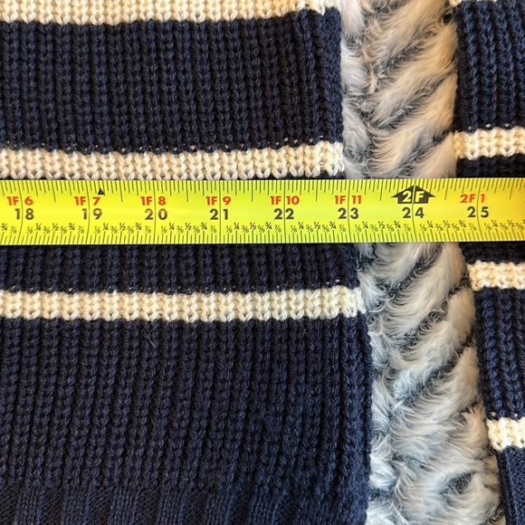 Sweater - Picture 8 of 8